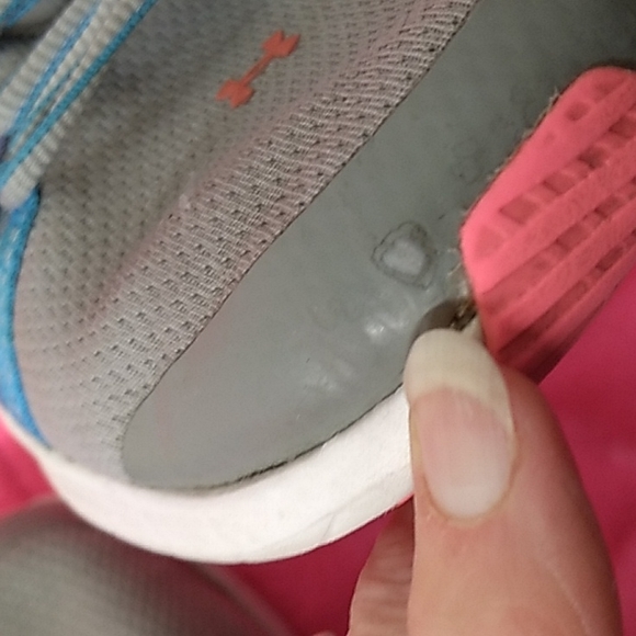 Youth Under Armour rainbow colors shoes size 2.5Y - Picture 9 of 9